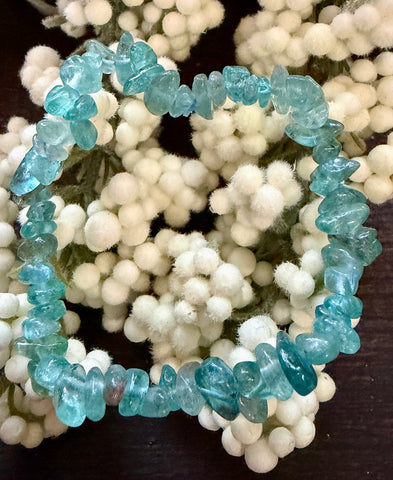 Natural Stone Chip Bracelet 7.5 inch Stretch-Green Apatite