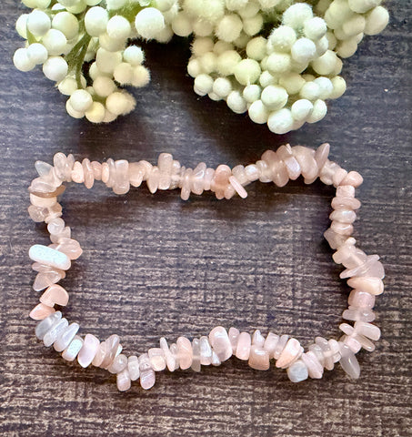 Natural Stone Chip Bracelet 7.5 inch Stretch- Peach Moonstone