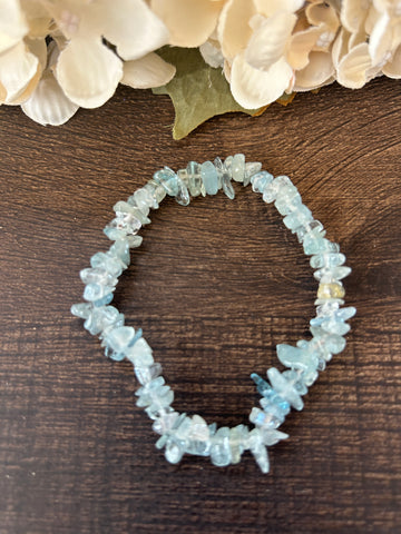 Natural Stone Chip Bracelet 7 inch Stretch-Aquamarine