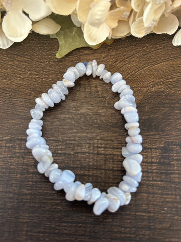 Natural Stone Chip Bracelet 7 inch Stretch-Blue Lace Agate